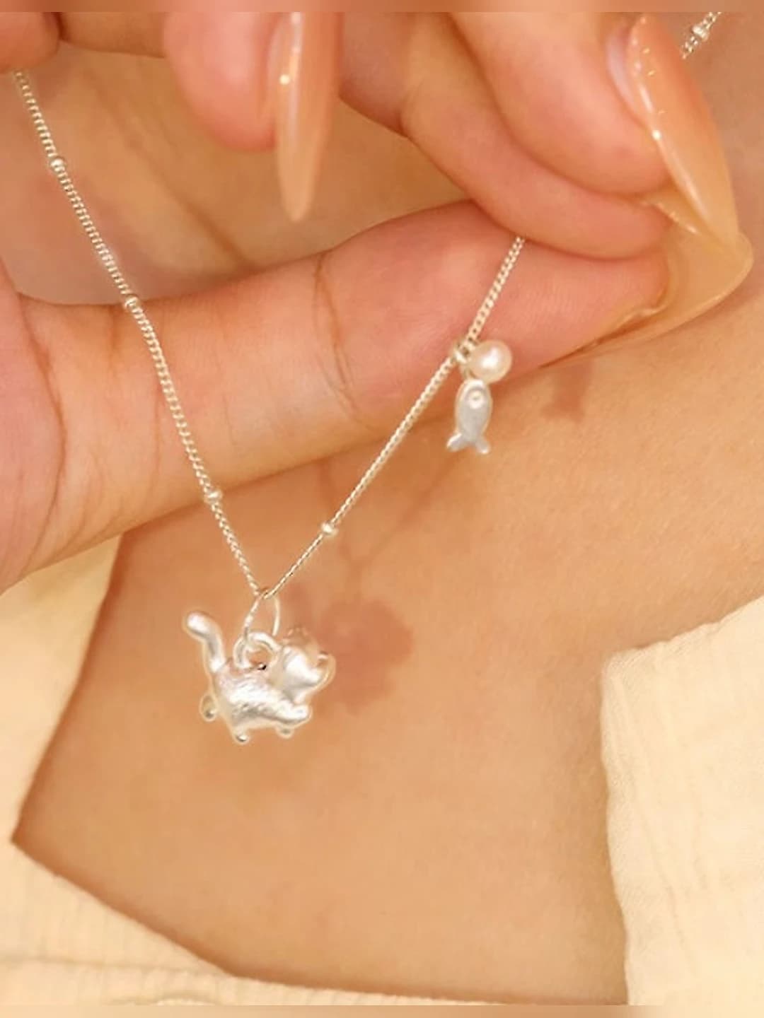 Women's pearl necklace with cat pendant, retro style, 41-50 cm