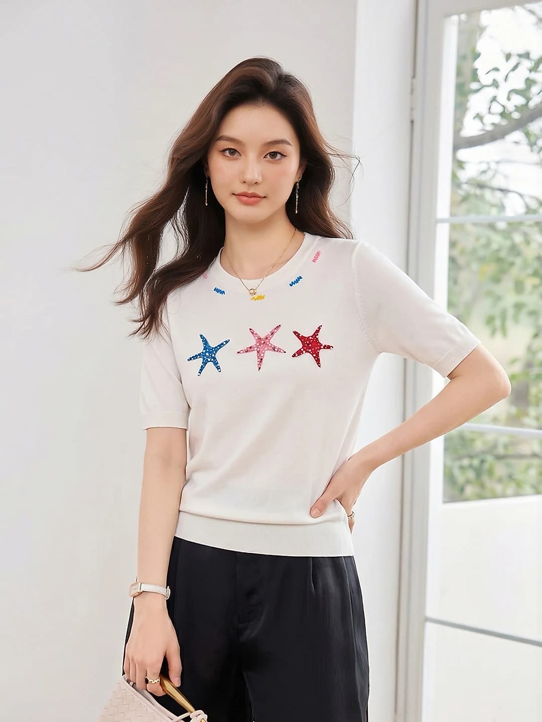 Ayollar uchun yozgi trikotaj sviter, kalta yeng, kashtali, dumaloq yoqa, bo'sh (oversize) kesim, jun va tencel aralash mato