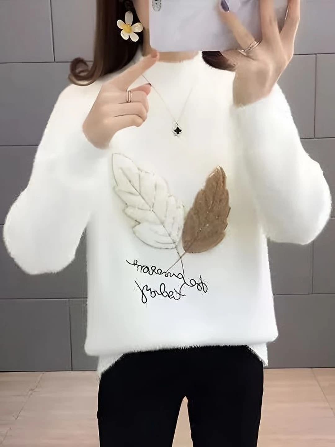Ayollar uchun kuz-qish qalinlashtirilgan bo'sh (oversize) yarim baland yoqali uzun yengli trikotaj sviter