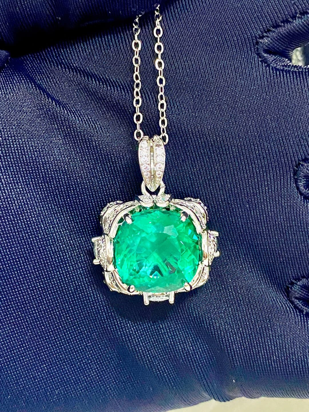 Green diamond pendant (no chain)