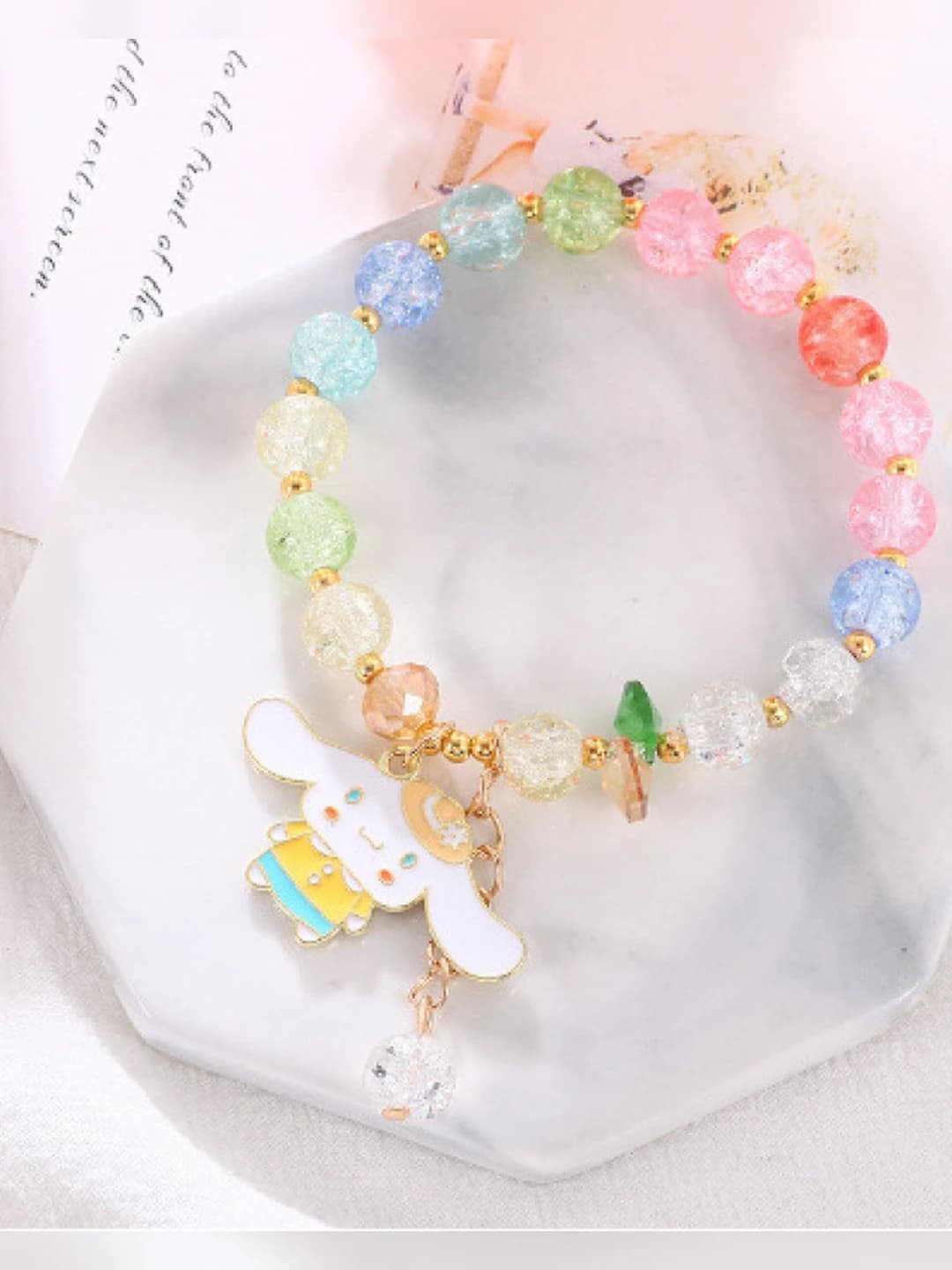 Sariq qisqa yeng, Cinnamoroll, rang-barang portlashuvchi chigirtka