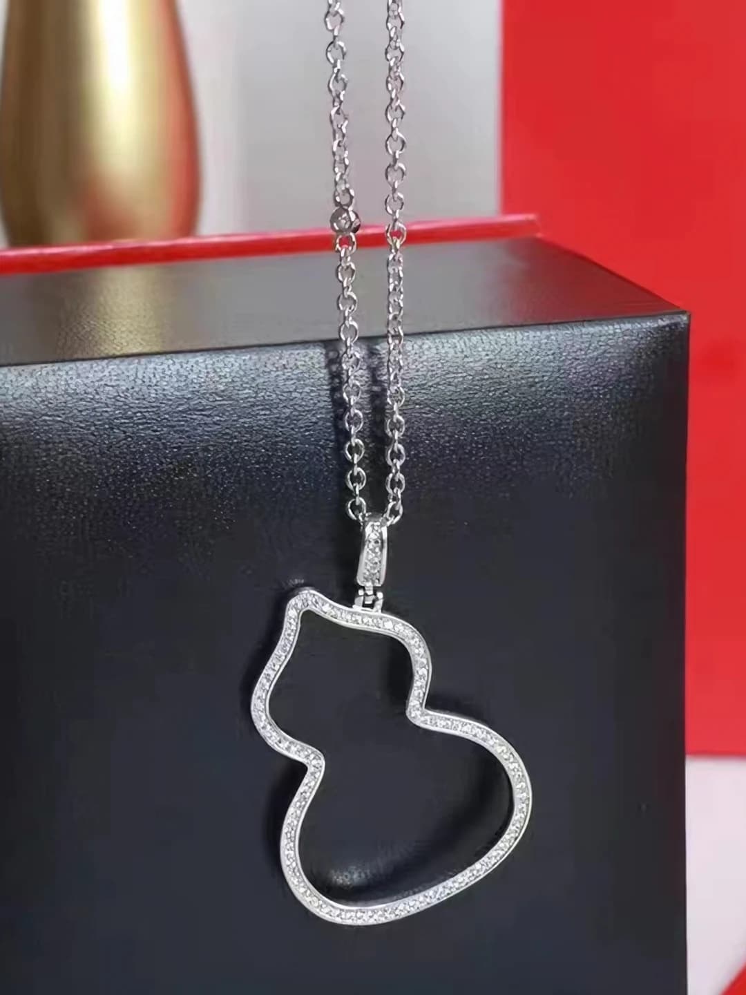 Oq oltin rang, zanjir uzunligi 65 cm