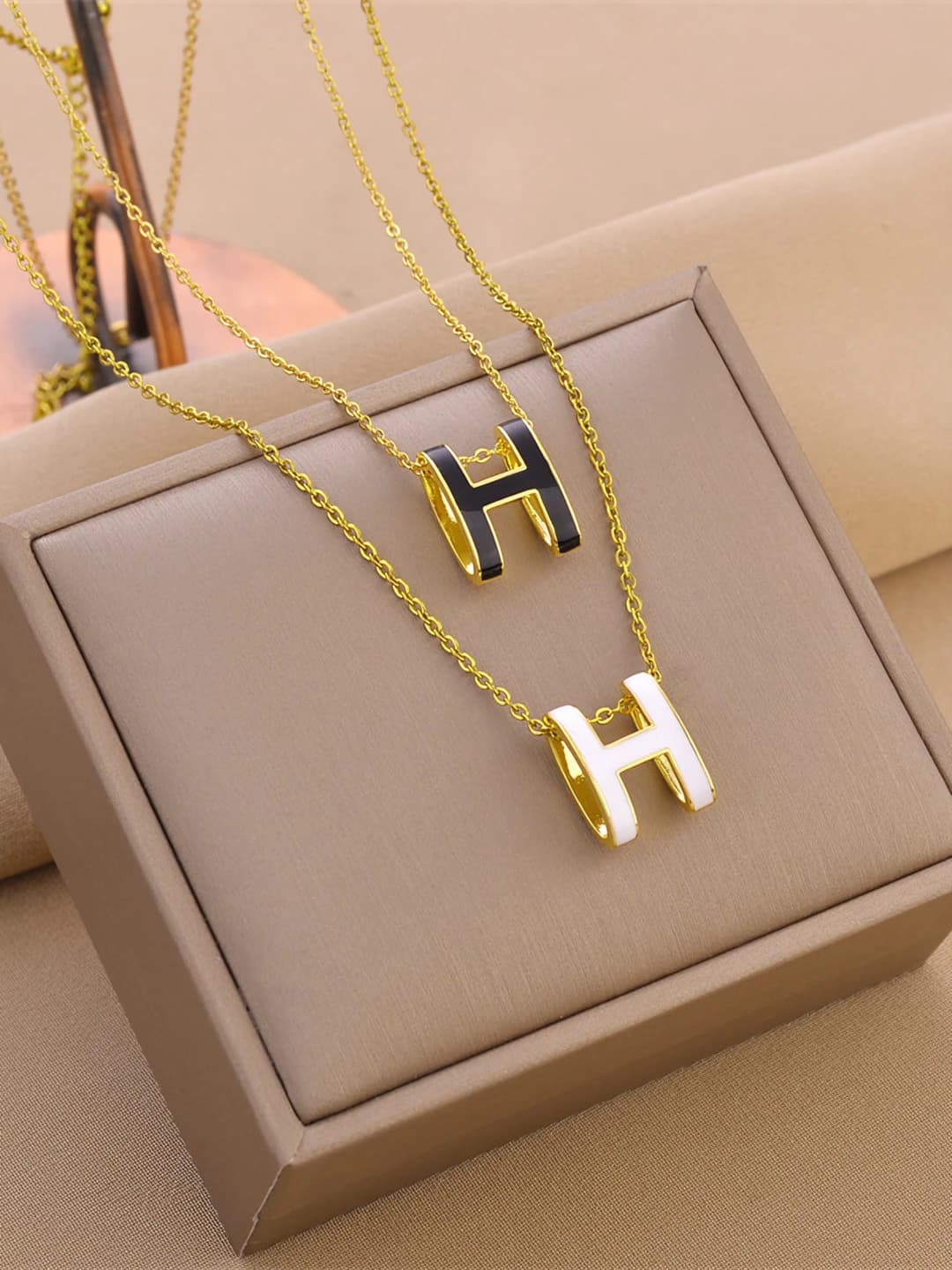 Women's titanium steel necklace with H letter pendant, non-fading accessory