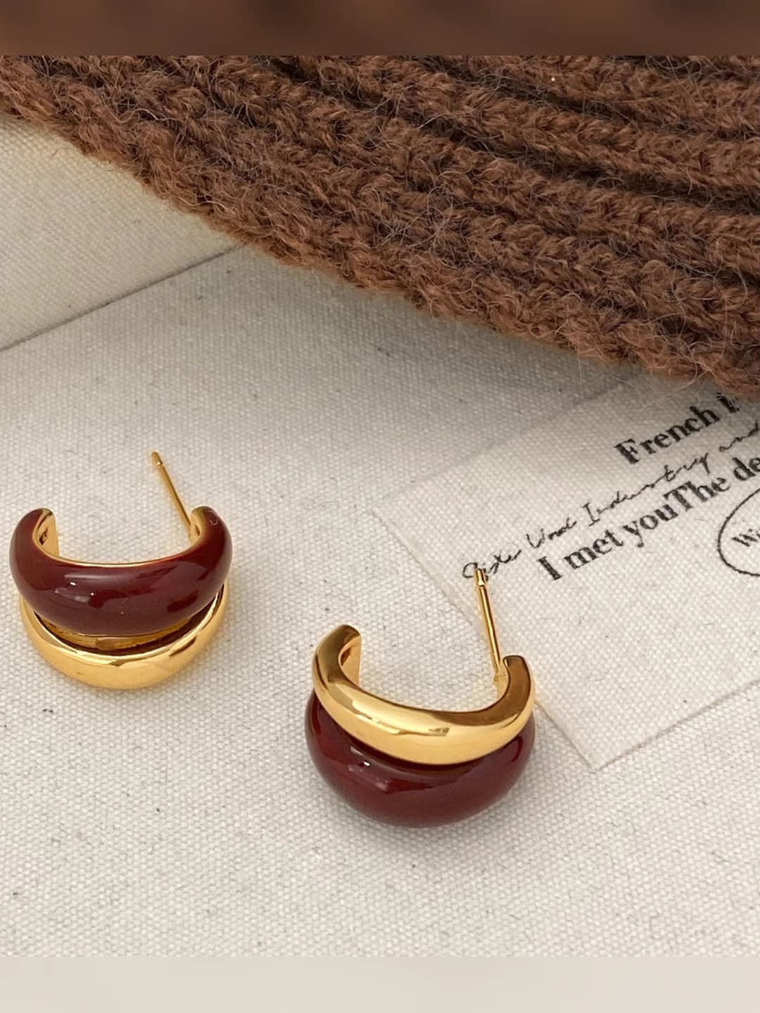 Angora red colour-block earrings (1 pair)
