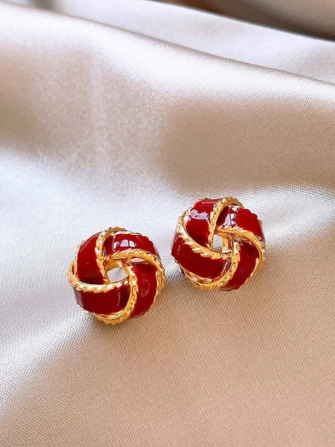Red knot stud earrings