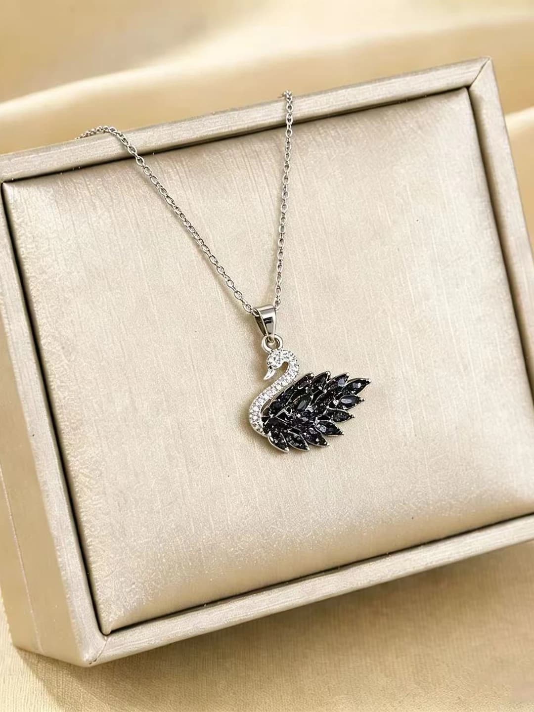 8952- Silver Black