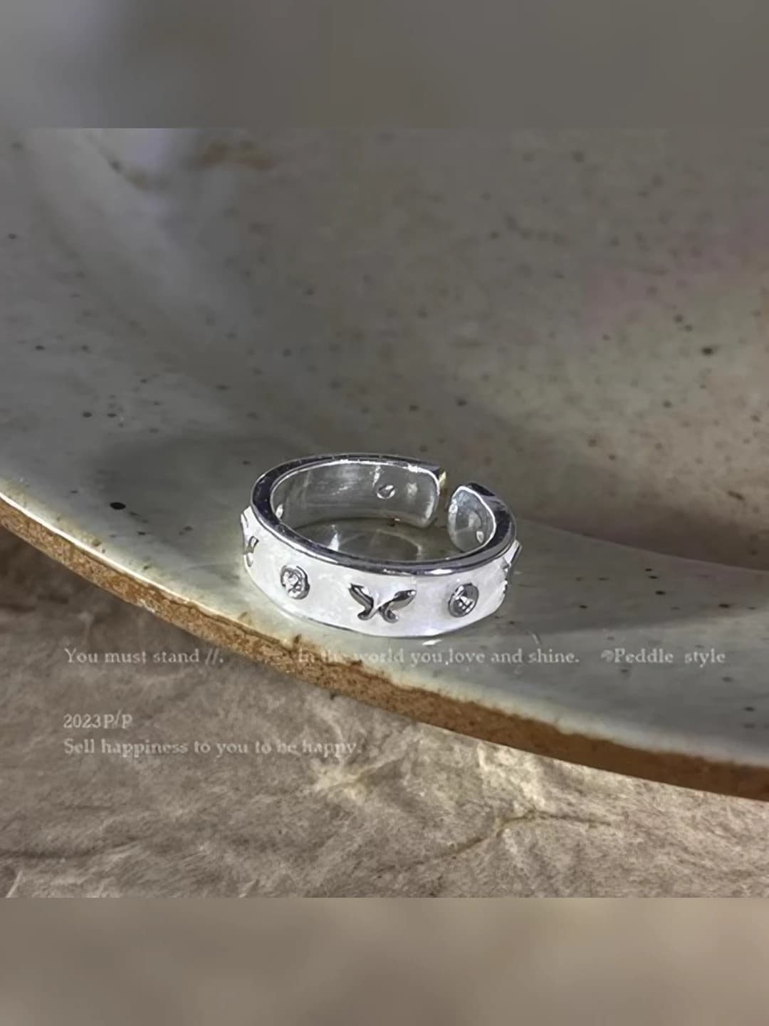 Off-white drop ring