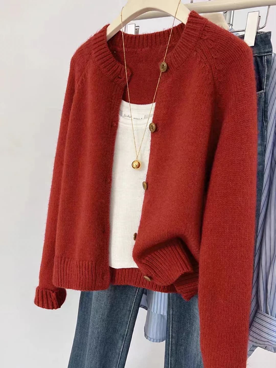 Women's 100% wool thickened cardigan with crew neck and long sleeve