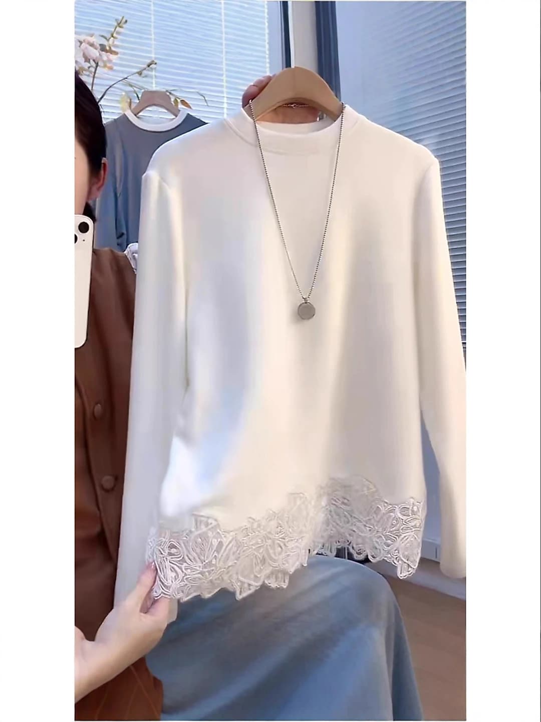 Women's long-sleeve longsleeve with lace and crew neck, autumn-winter 2026