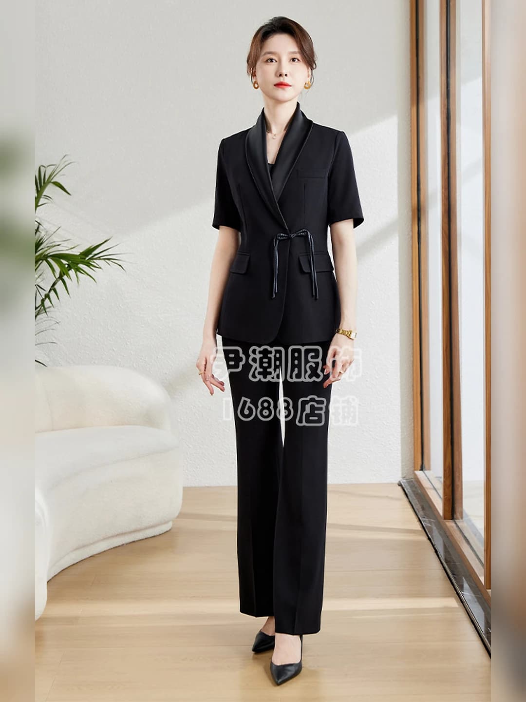 Short-sleeve suit