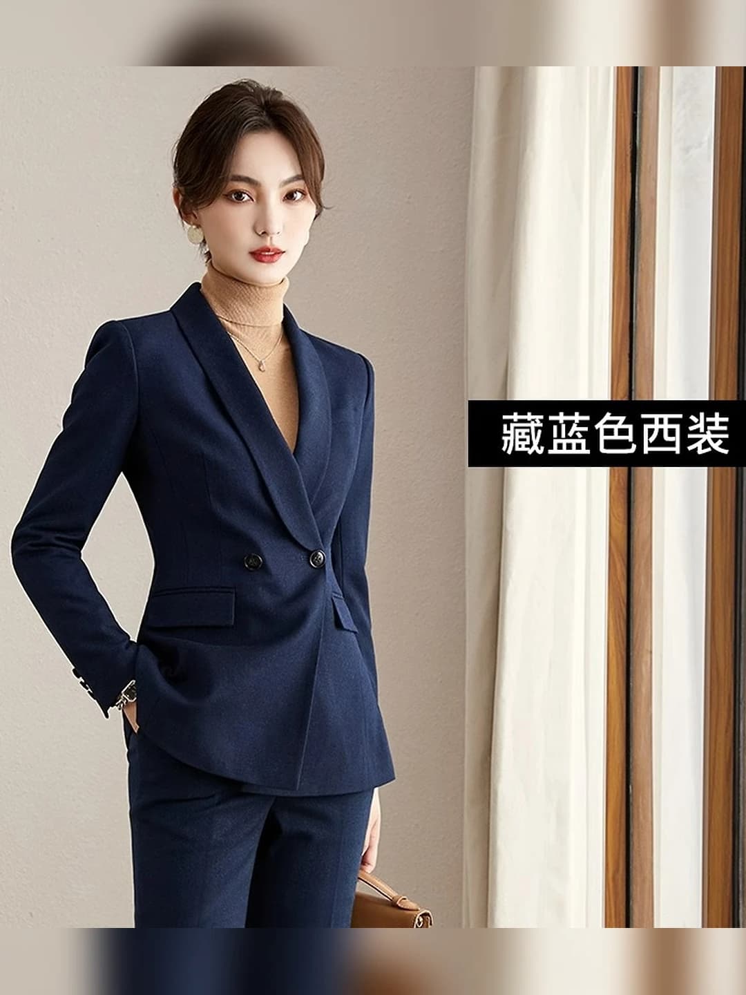 Collared long-sleeve navy suit