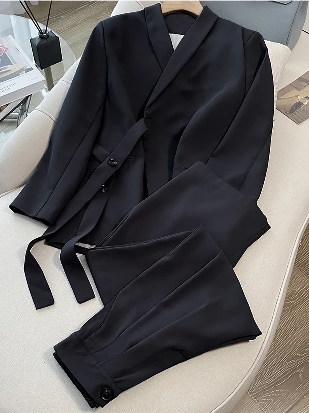 Black (set)