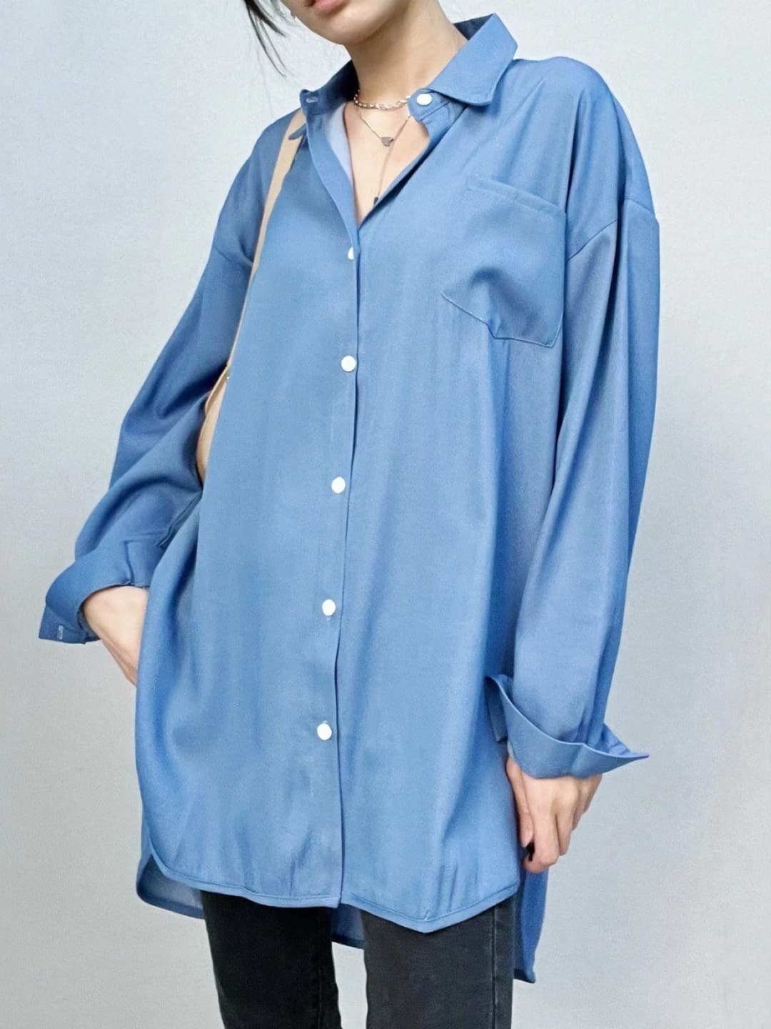 Ayollar uchun uzun bo'sh (oversize) ko'ylak-shirt, uzun yeng, kundalik, retro, ko'p tugma
