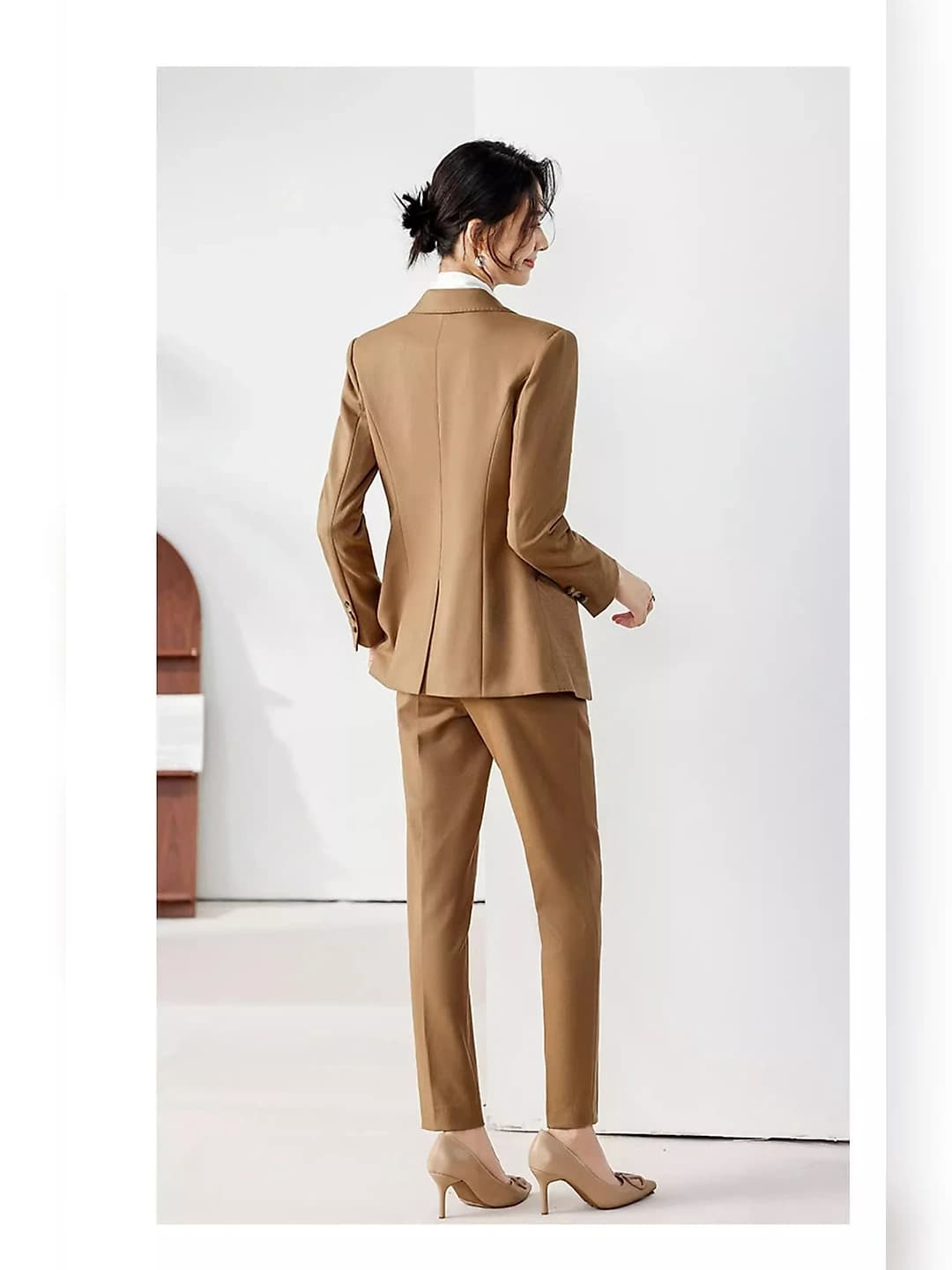 Khaki pants (single)