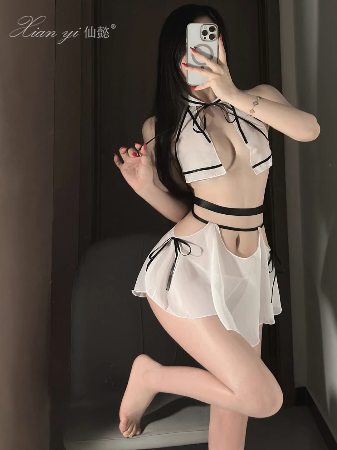 Ayollar uchun erotichki ichki kiyimlar va kostyumlar: shaffof, tarmoq mato, kalta yubka, uch nuqtali model