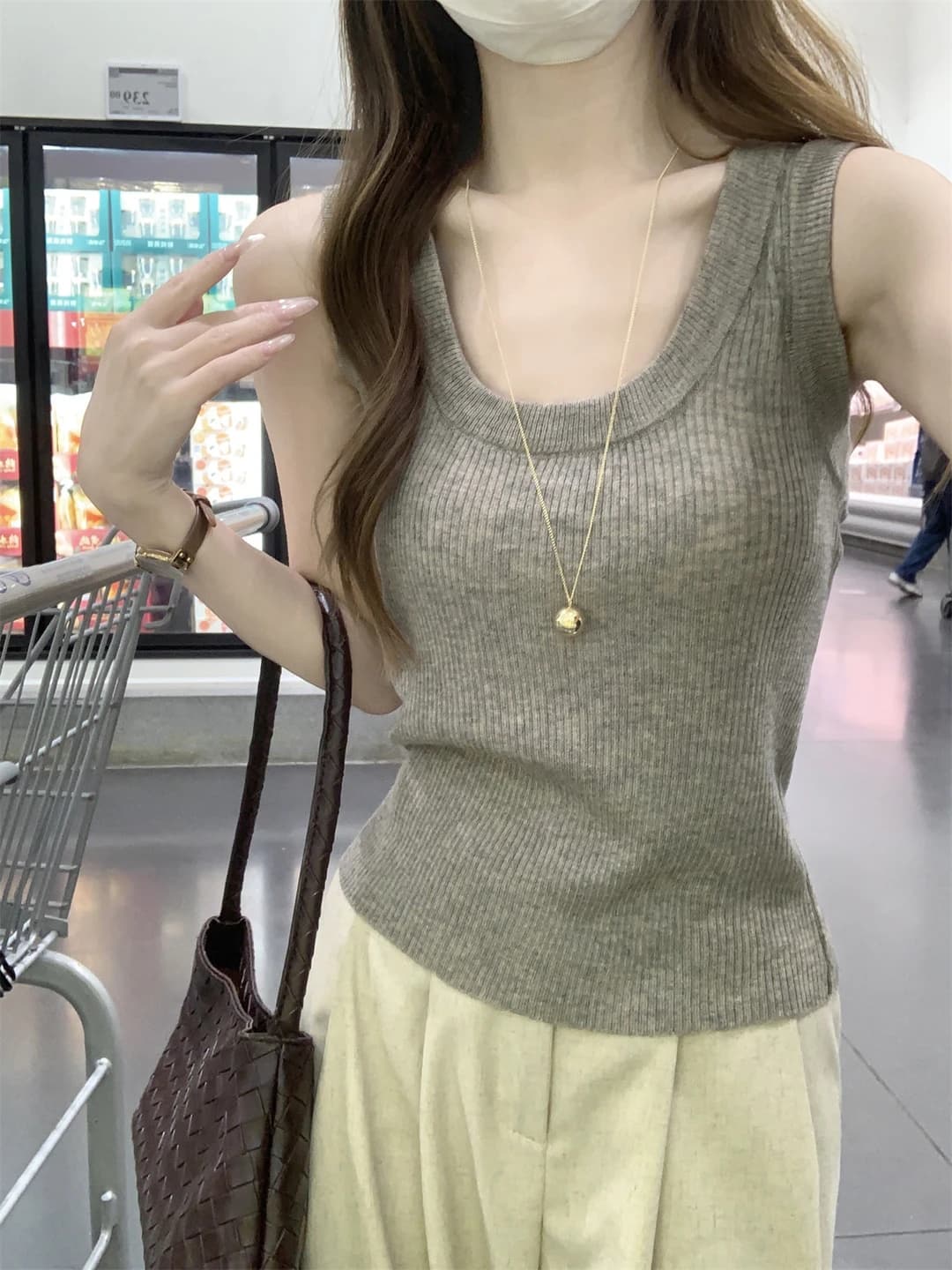 Женский вязаный топ без рукавов, приталенный, однотонный, всесезонный
