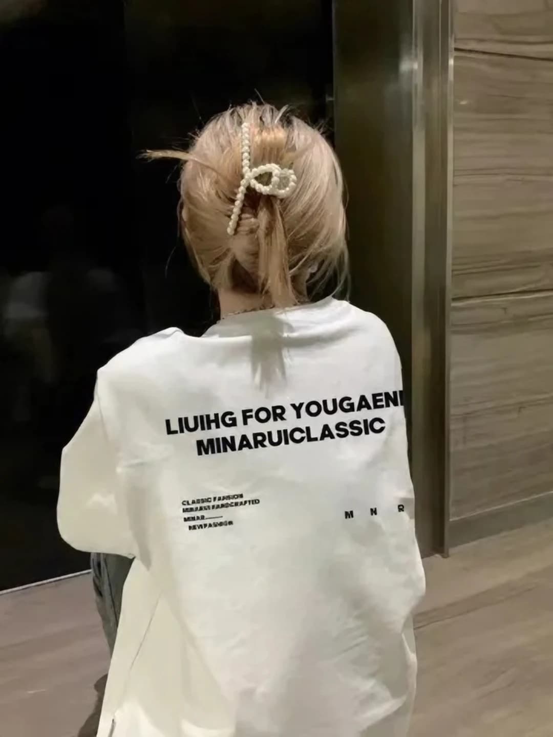 Белая футболка