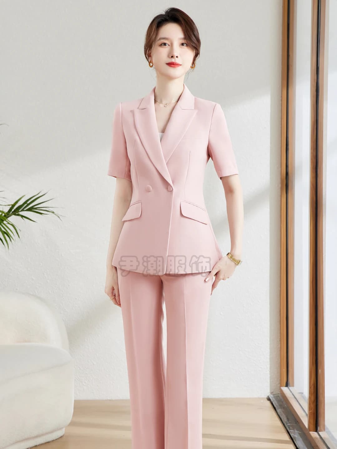 Pink short-sleeve suit