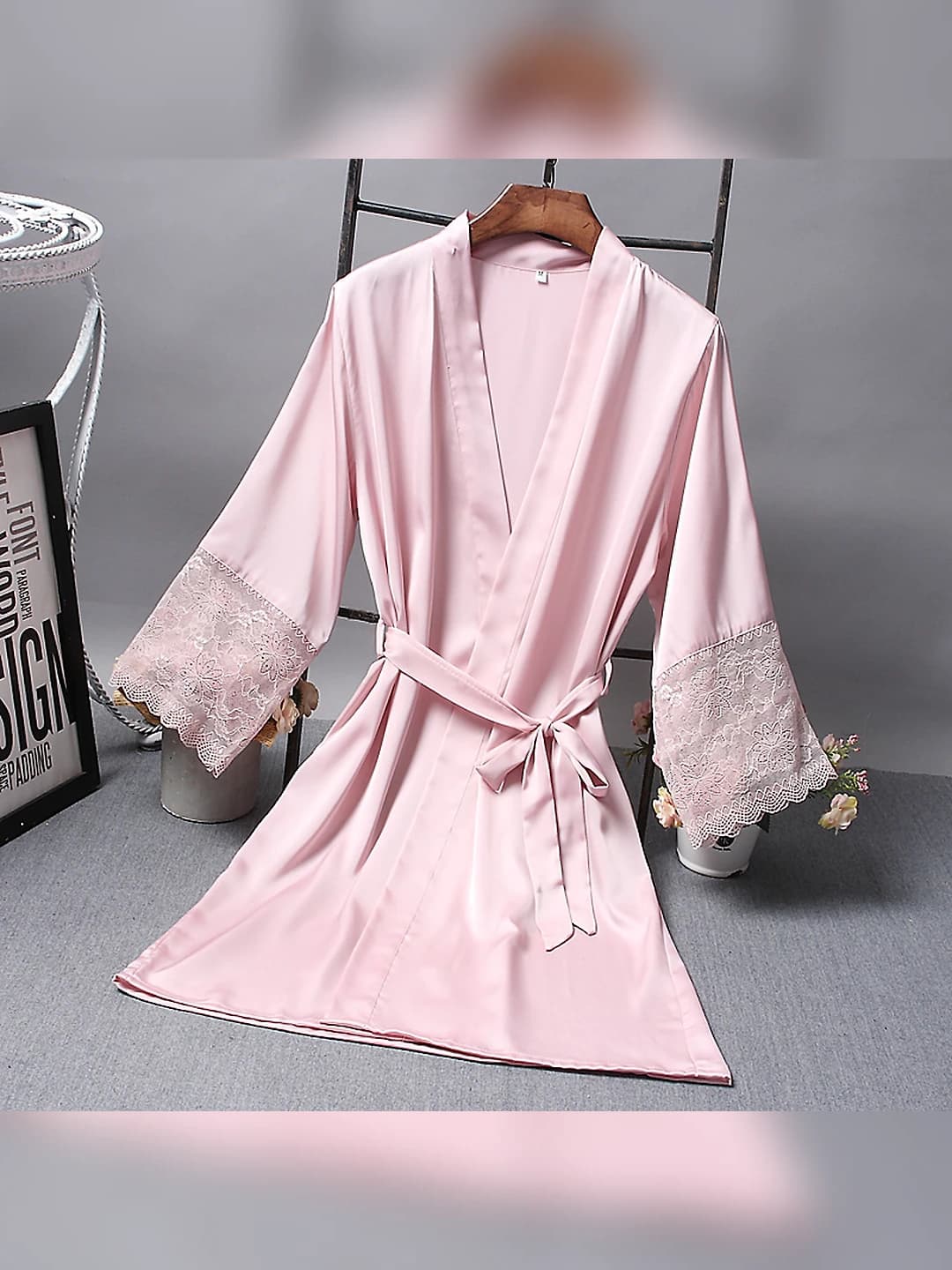 Ayollar uchun bahor-yoz dantelli yupqa xalat, yarim yengli, polyester