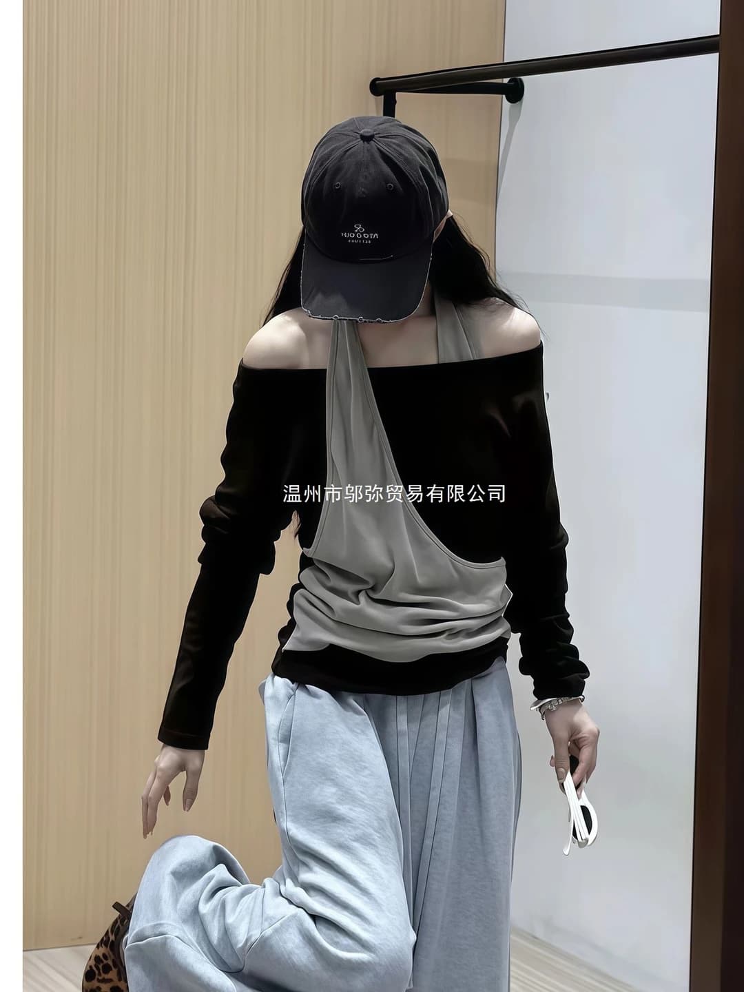 Women's off-shoulder top: autumn, loose fit, sleeveless, boat neck, color block, fake two-piece, t-shirt