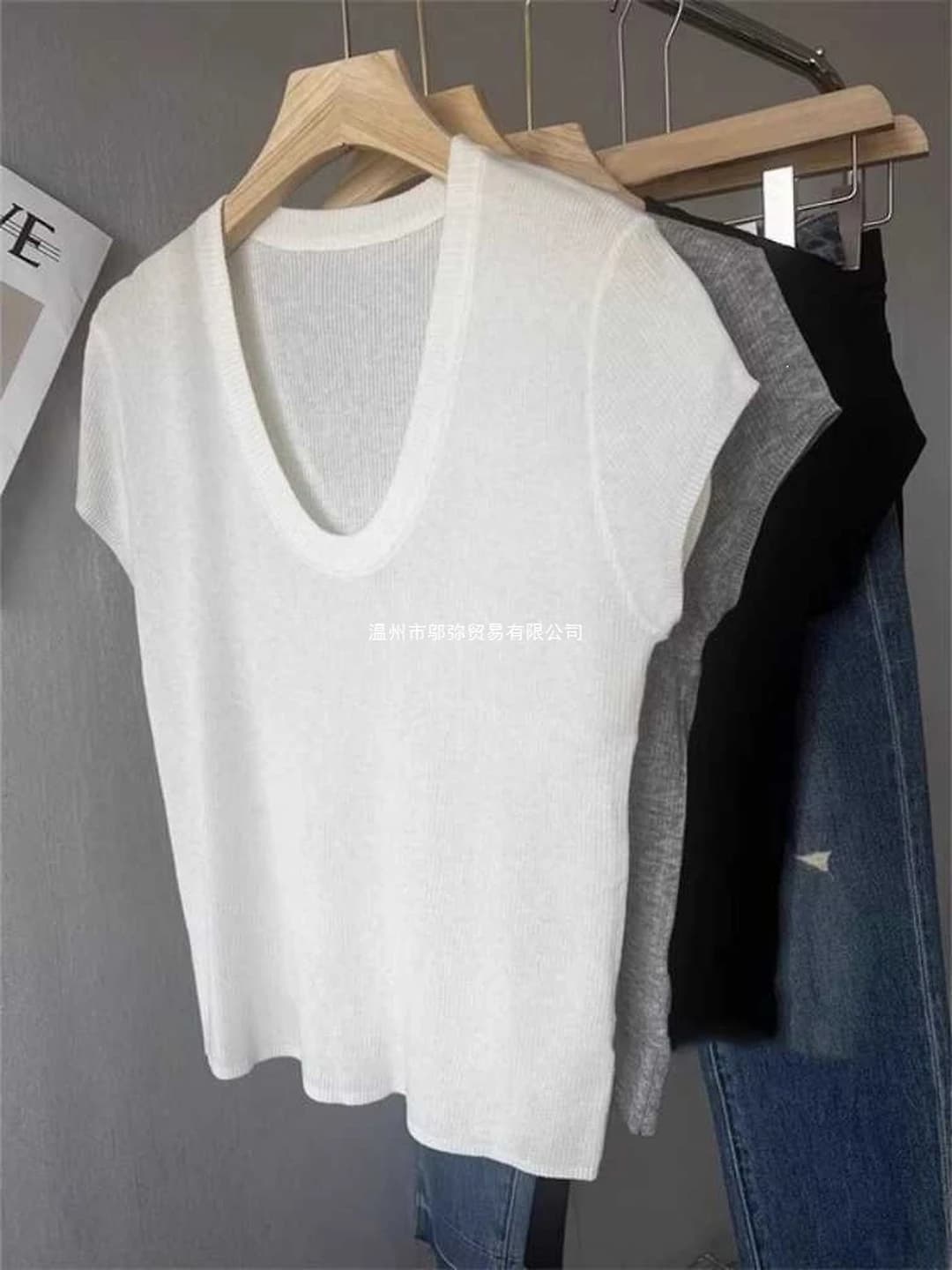 Women's thin knitted top with crew neck and short sleeve, new summer 2026 model, slim fit, cropped, solid colour