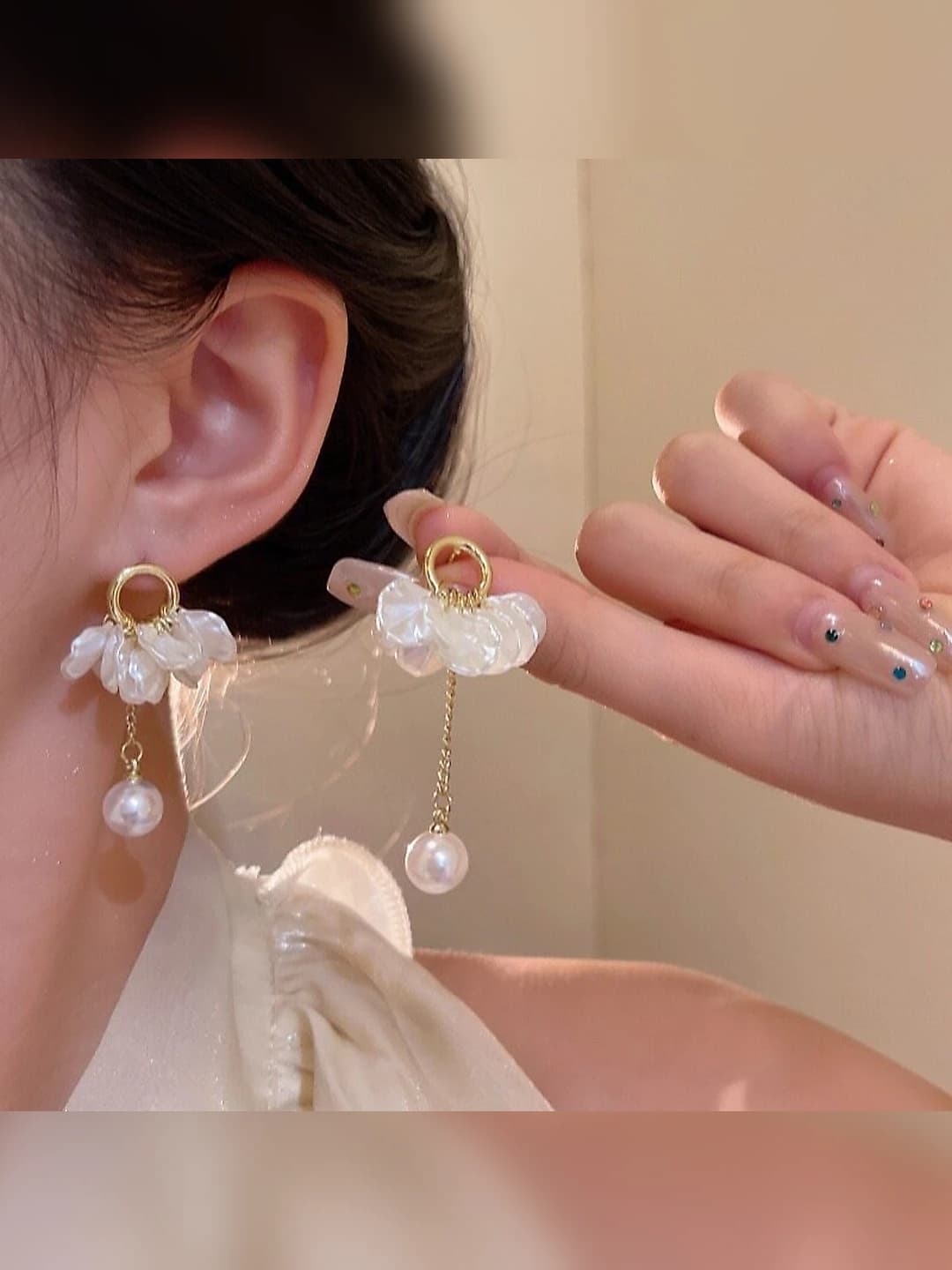 Petal fringe ear studs, gold