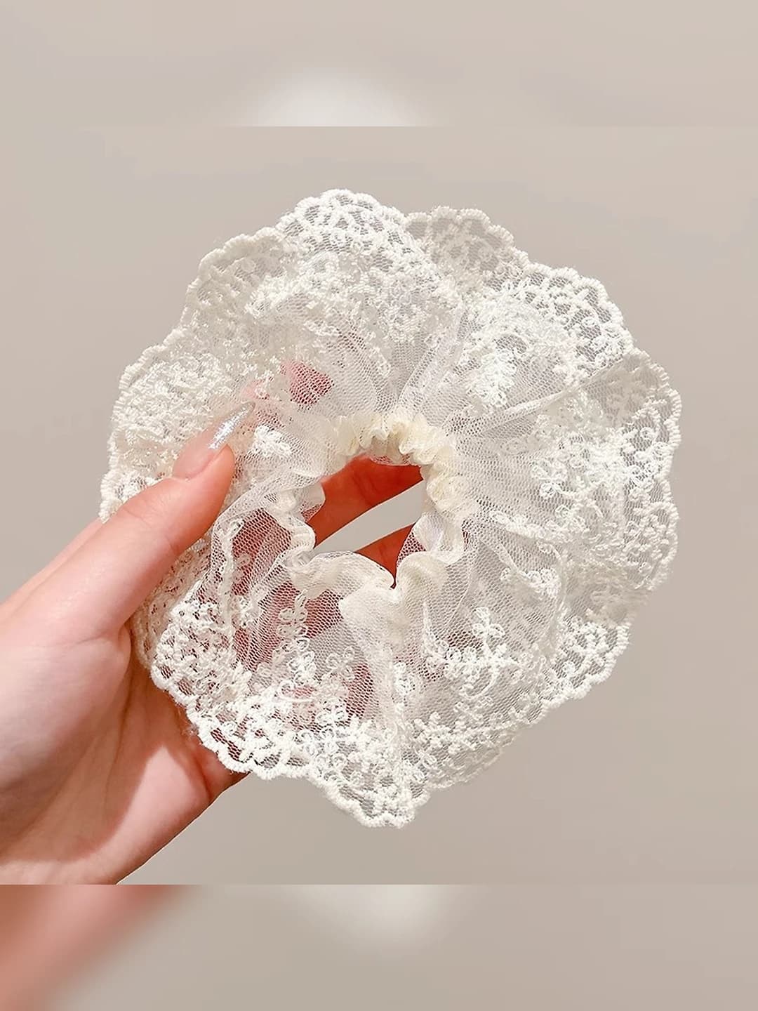 Wood leaf lace off-white scrunchie - 13CM