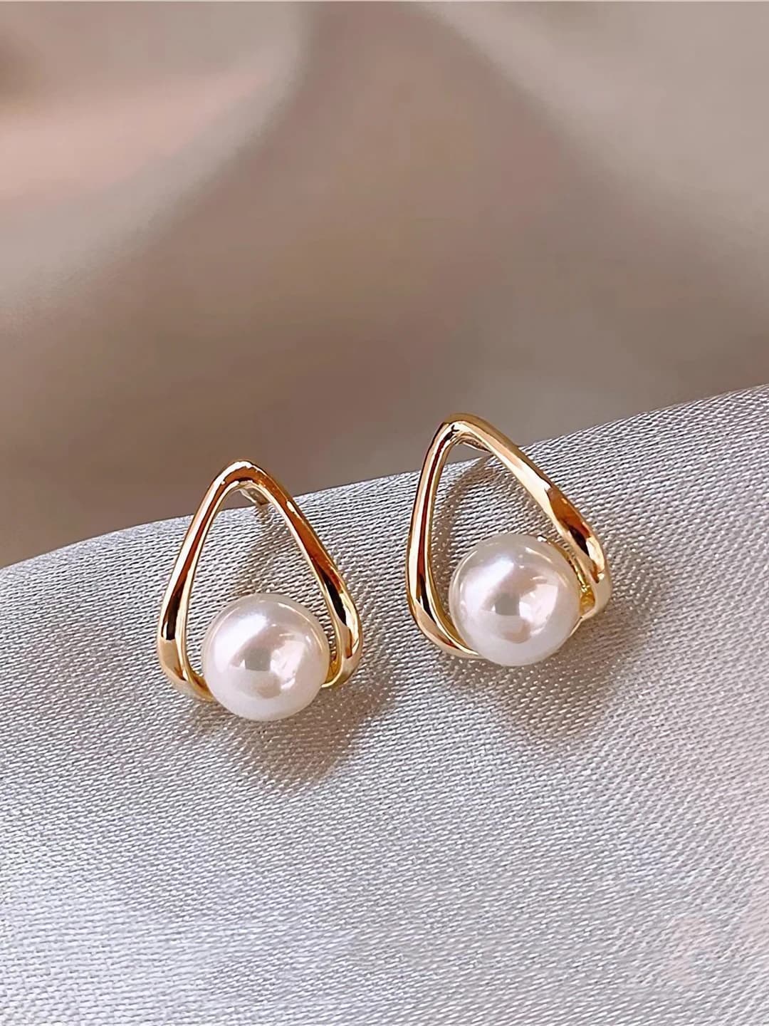 8# Triangle Pearl Studs - A1130 Gold