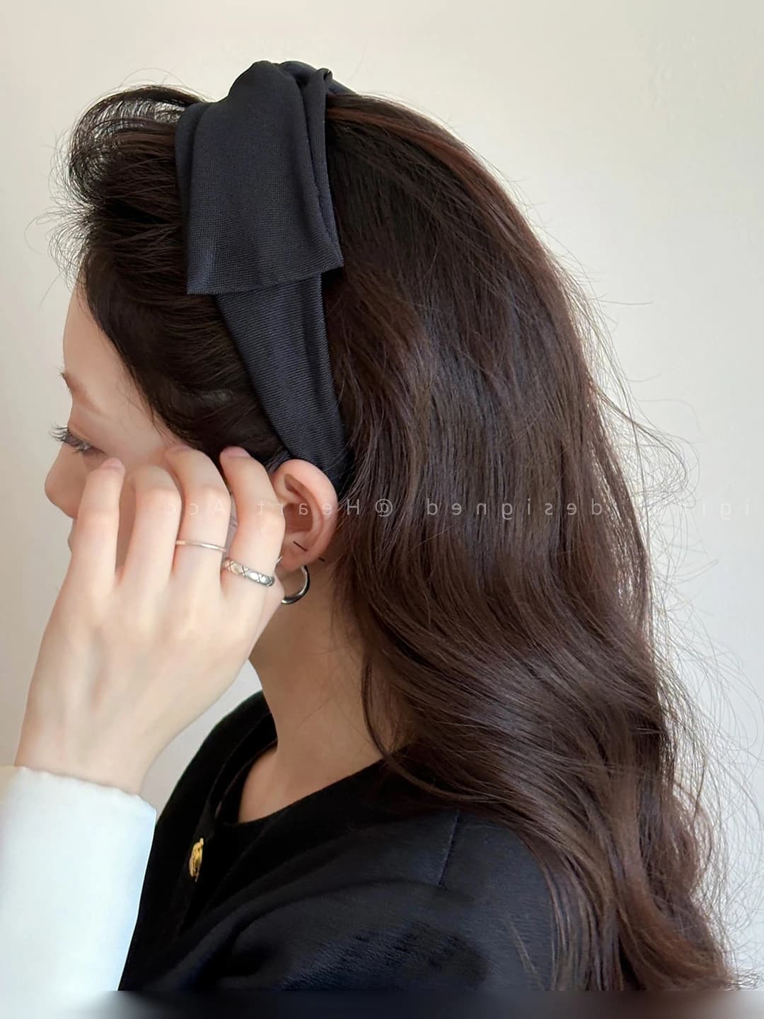 Qora Chanel uslubidagi soch toji