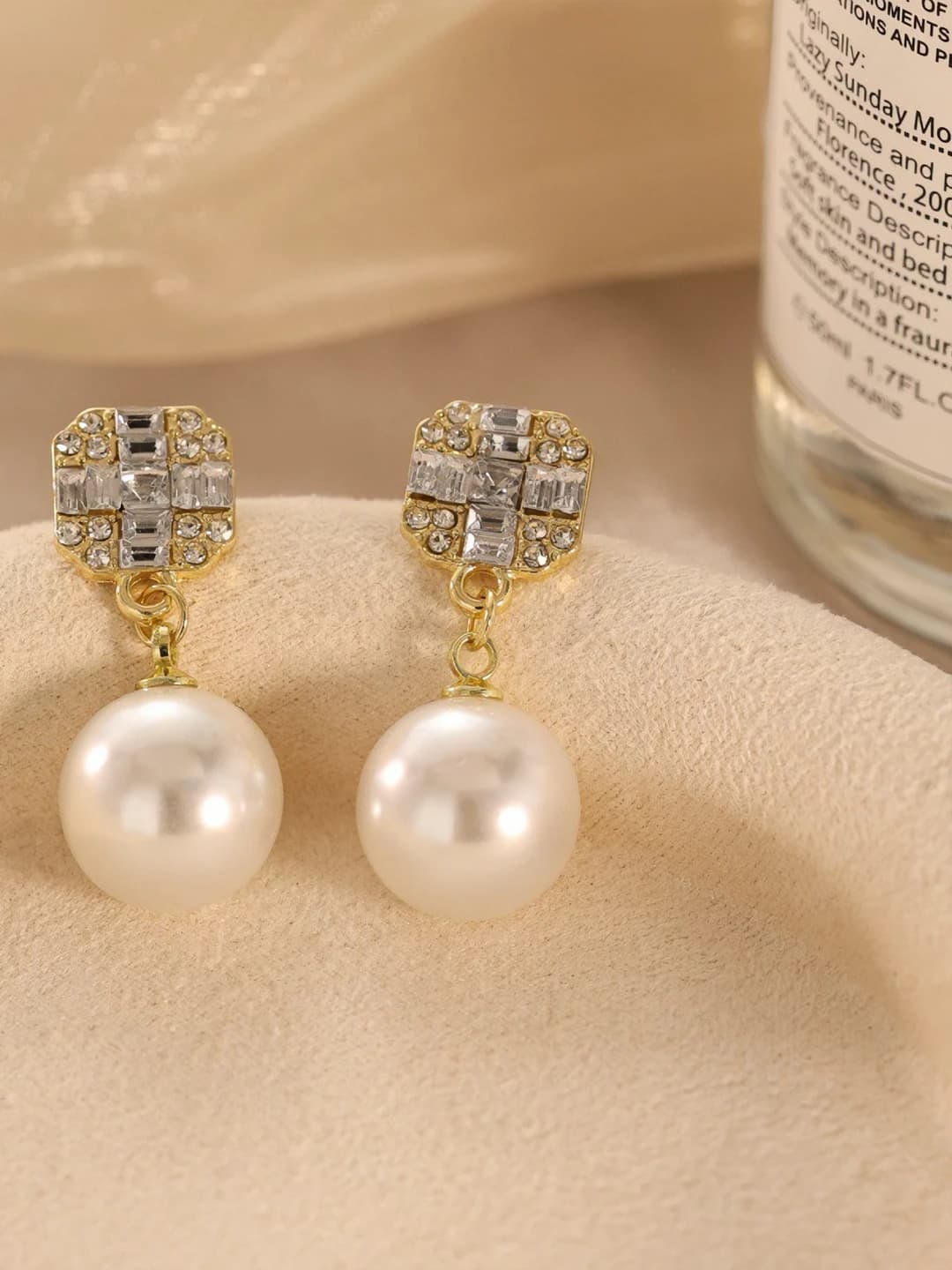 Pearl studs
