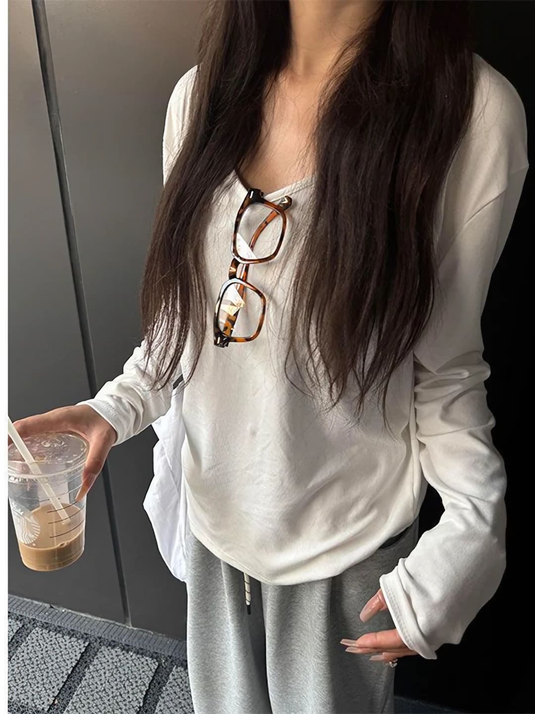 Women's long-sleeve V-neck loose fit long-sleeve base top, solid colour t-shirt in casual style for autumn-winter