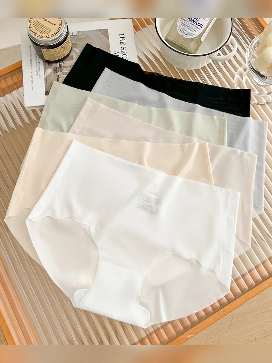 Women's seamless briefs, summer 2026, thin, breathable, antibacterial, ice-silk fabric, solid colour, mid-waist