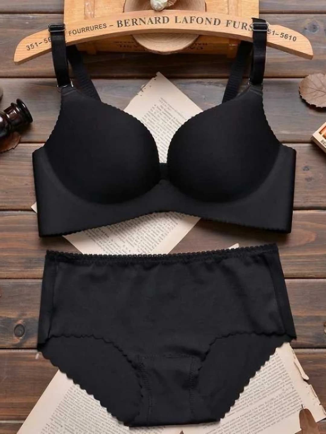 Women's seamless wire-free bra and briefs set, cotton, 3/4 cup, moisture-wicking, breathable, comfortable, shaping, push-up, side breast gathering, simple style