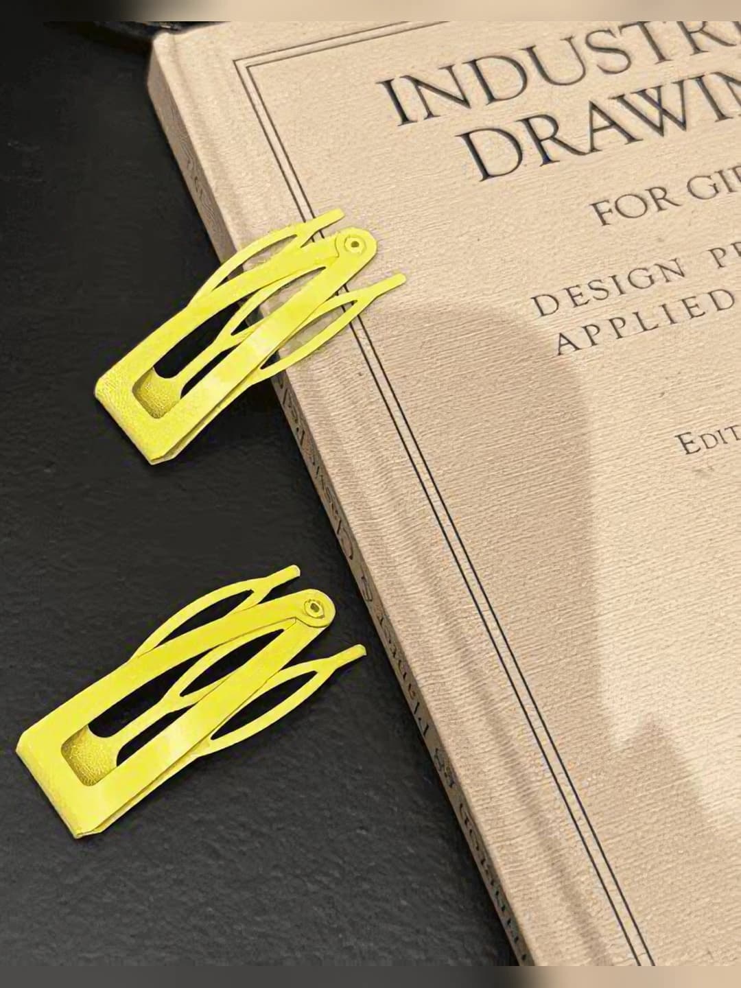 2 yellow clips