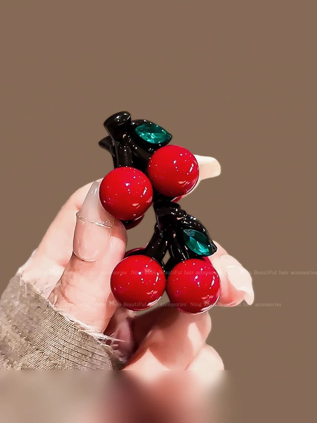 Вишнёвый маленький зажим, 1 пара, ~2.5*2.5 см