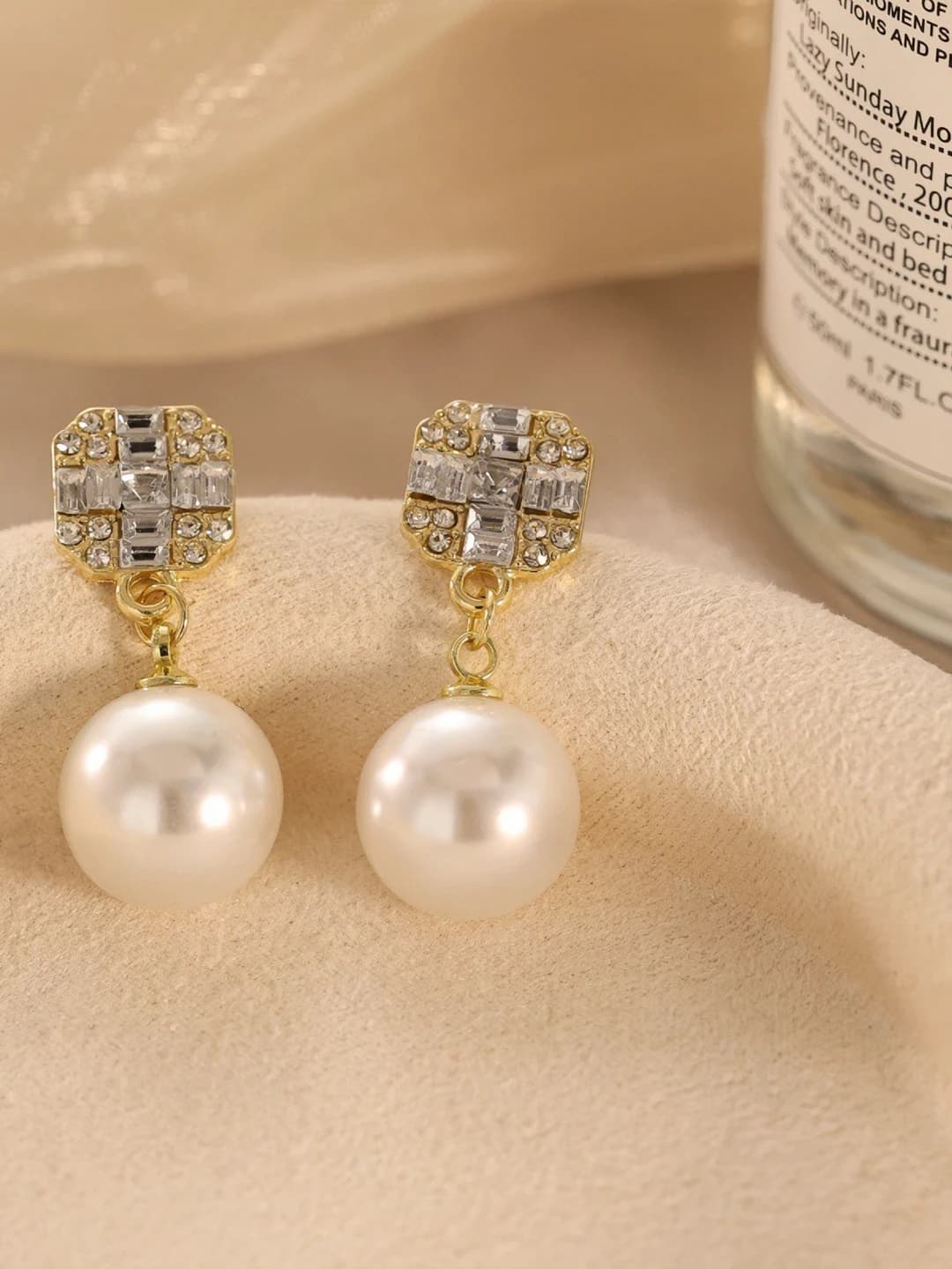 Pearl studs