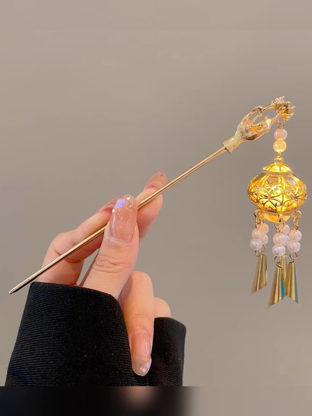 49# Round lantern hairpin
