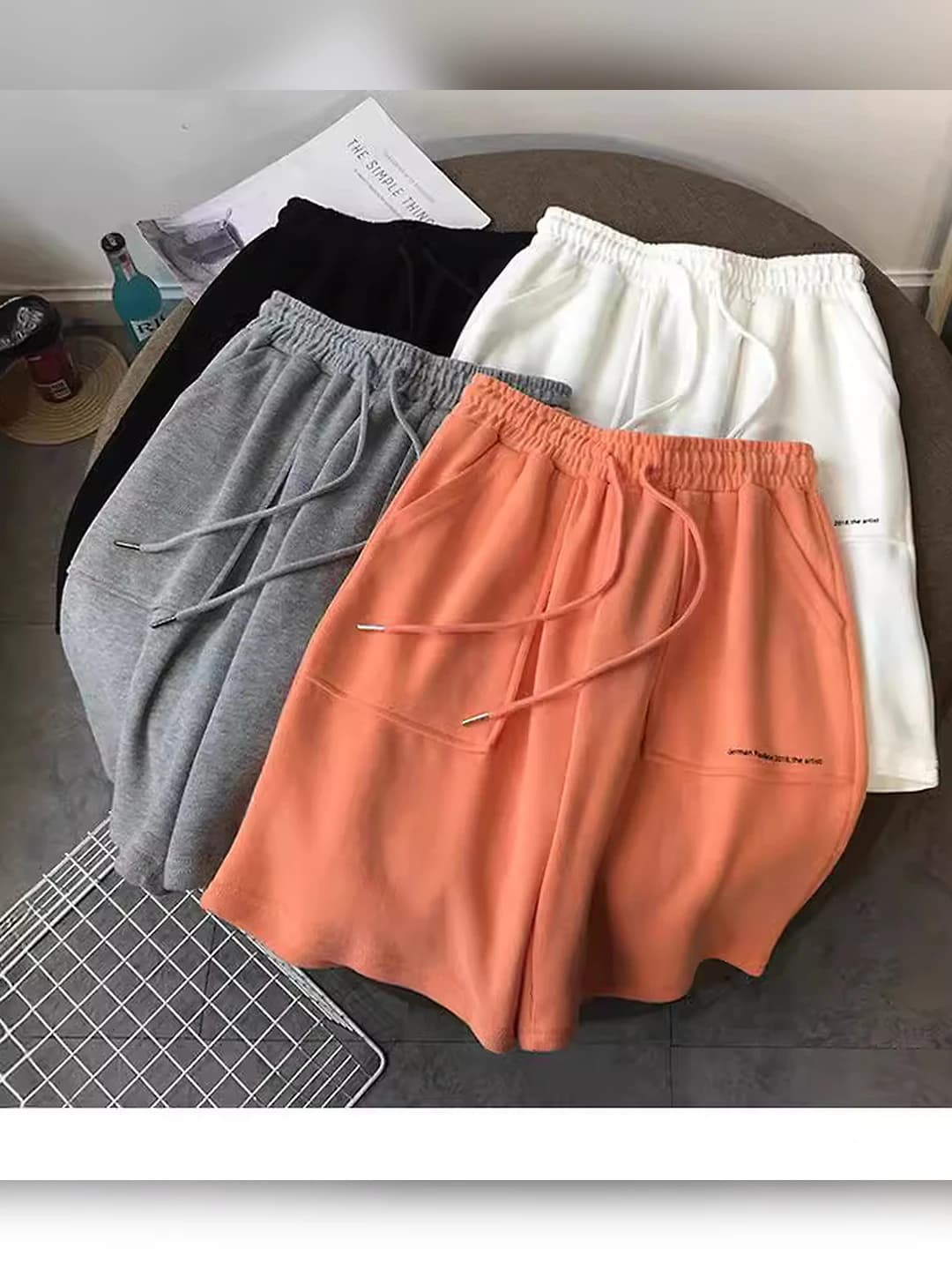 Ayollar uchun 2026 bahor-yoz bo'sh (oversize) to'g'ri kesim baland bel tizzagacha shorti, koreys uslubida, sport, kundalik, polyester