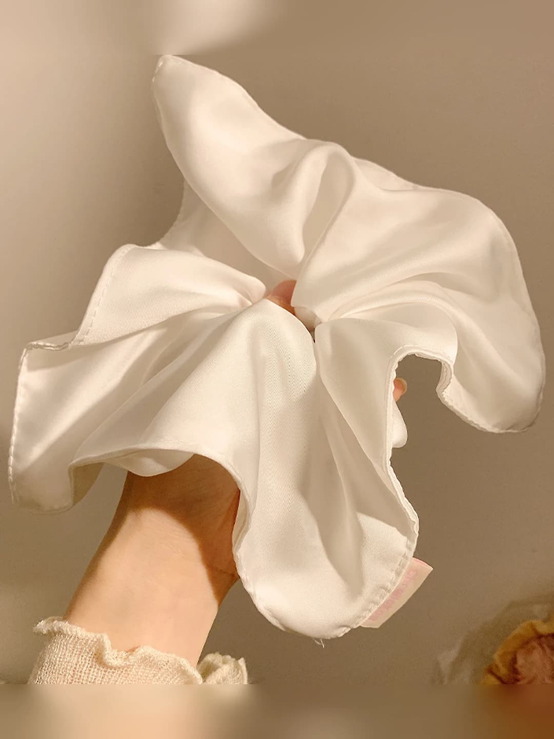 Oq ipakli kvadratli to'pi