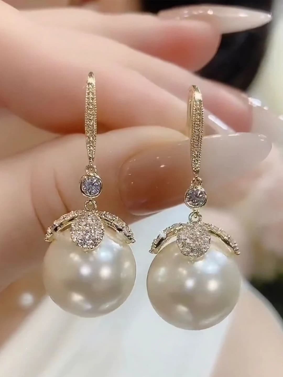 1# Gold pearl earrings