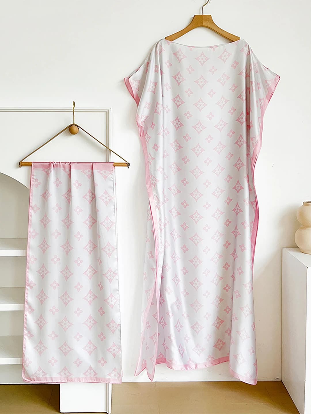 Four-leaf clover pink-white