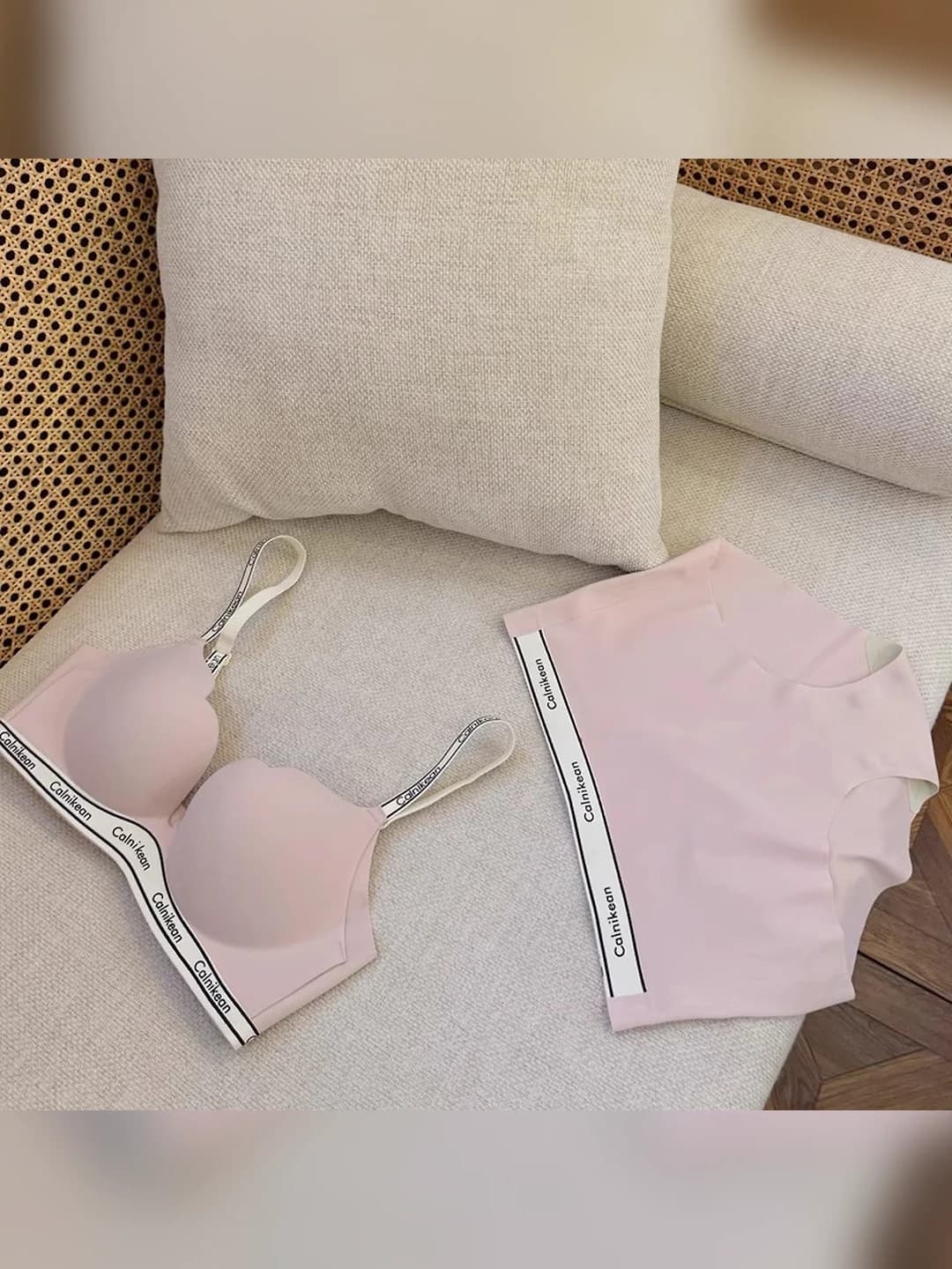 Набор нижнего белья (Bra + Panties)