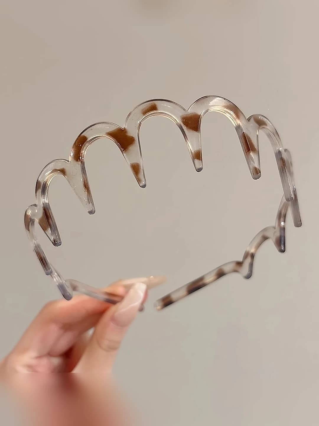 Brown spotted wavy headband