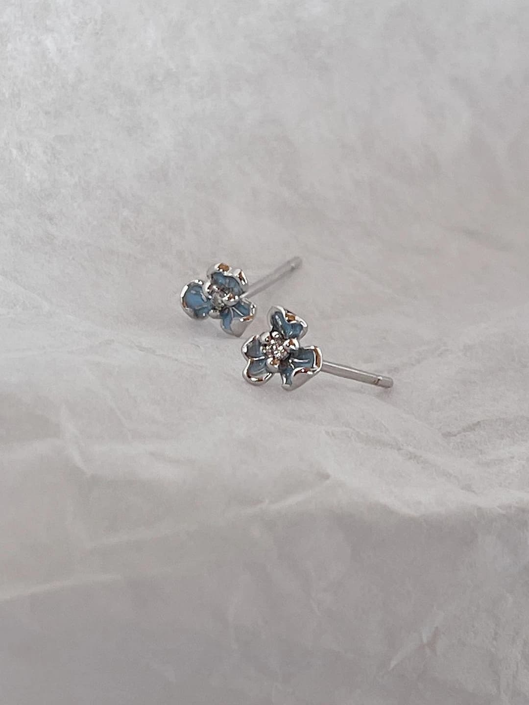 Blue iris stud