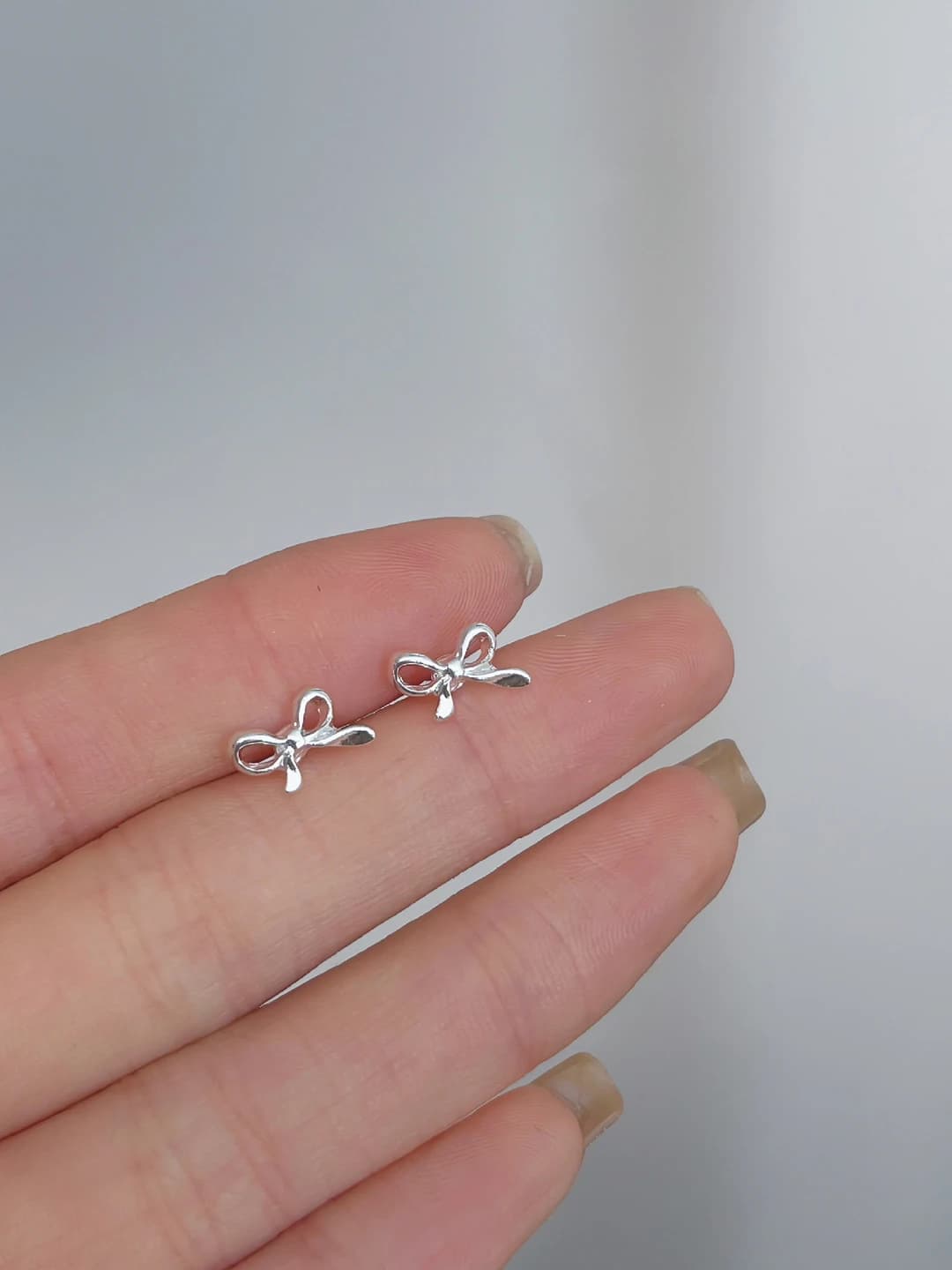 42# Small stud - Bow