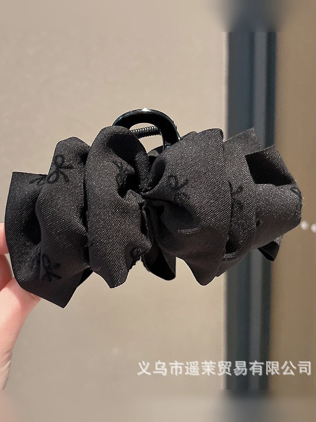 1# Black bow claw clip ~13cm
