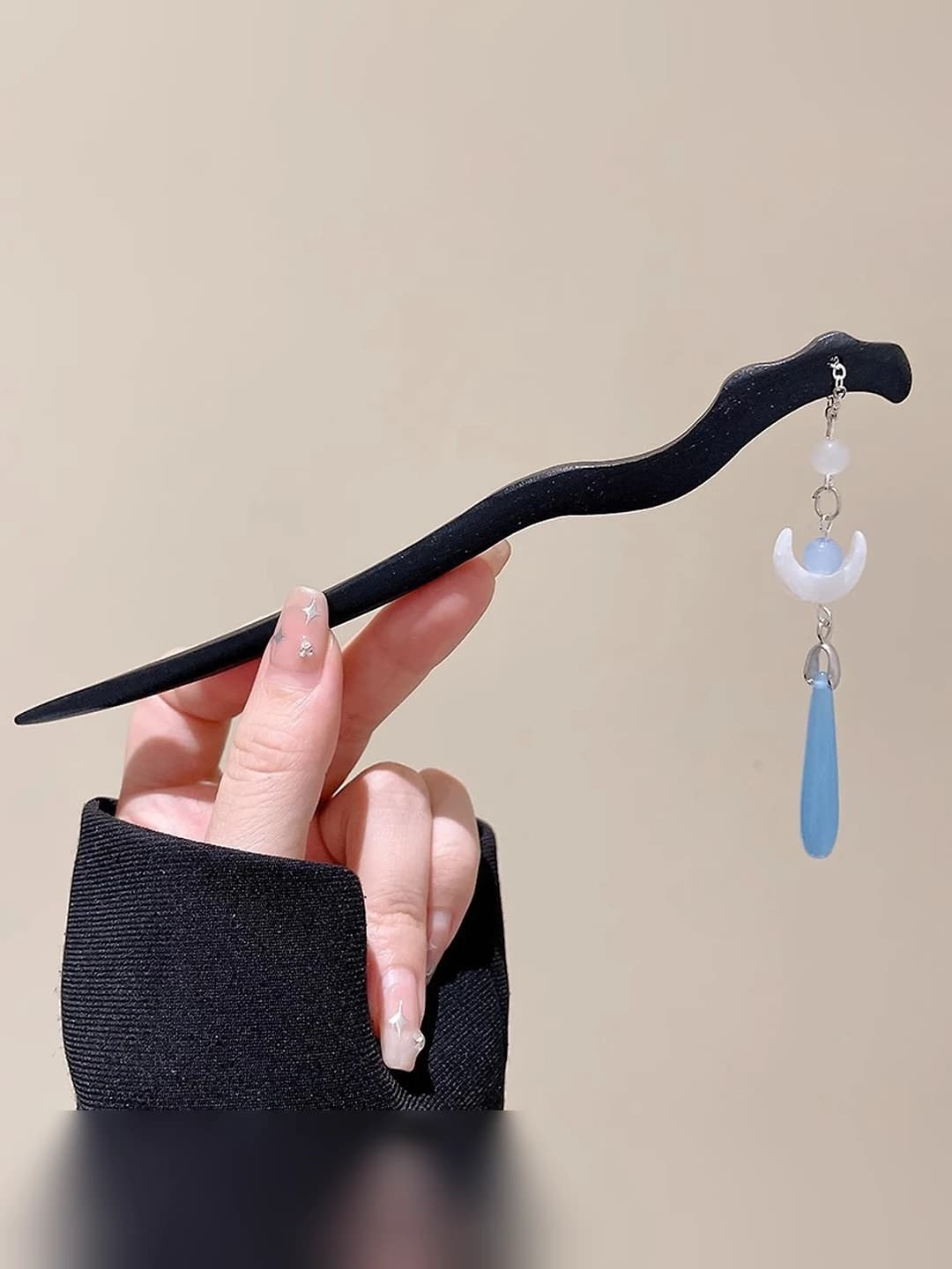 90# Moon Lake Blue, teardrop, tassels (18 cm)