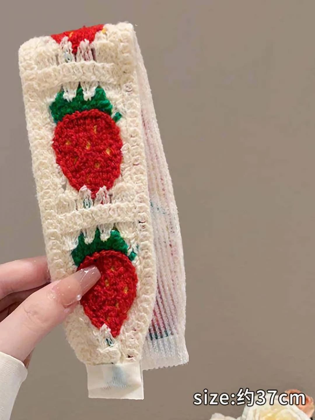 Beige-red strawberry 37.5 cm