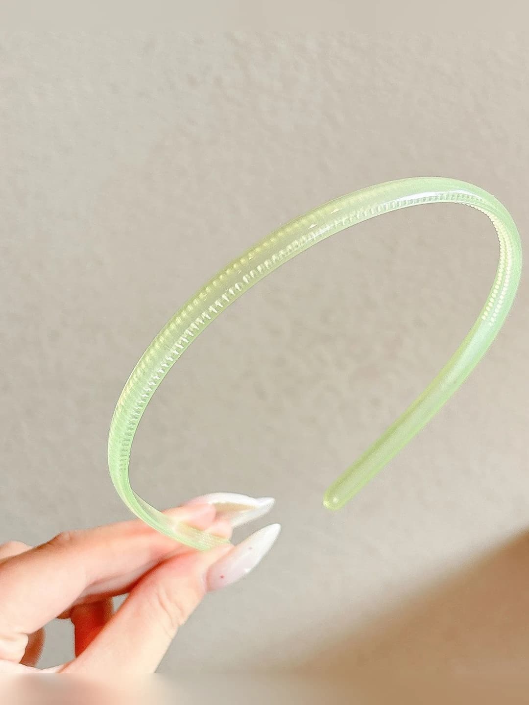 Light green, 0.9 cm