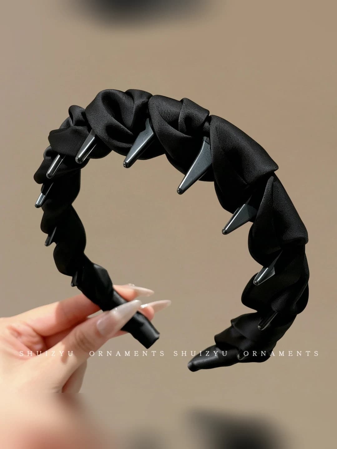 Black toothed headband